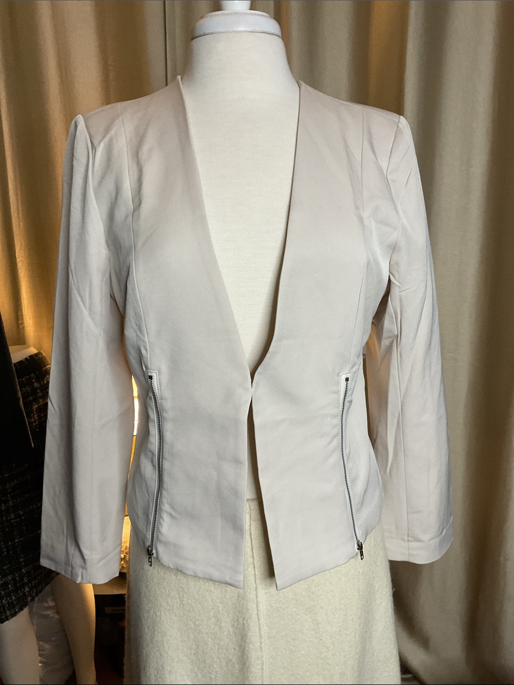 Allegra K full satin lining eye hook closure NWT Medium lightweight cream zipper